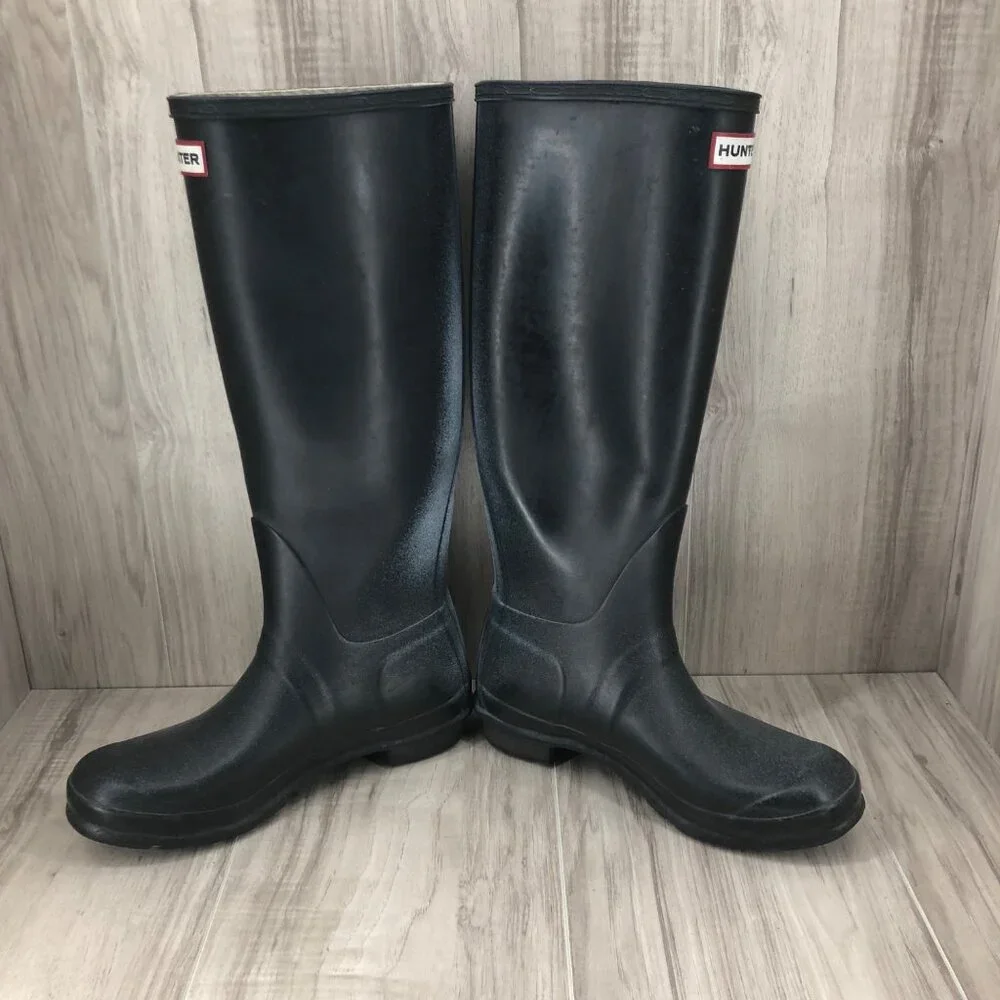 Hunter Boots Mens 7 Black Rubber Rain Shoes There is paint and no top strap